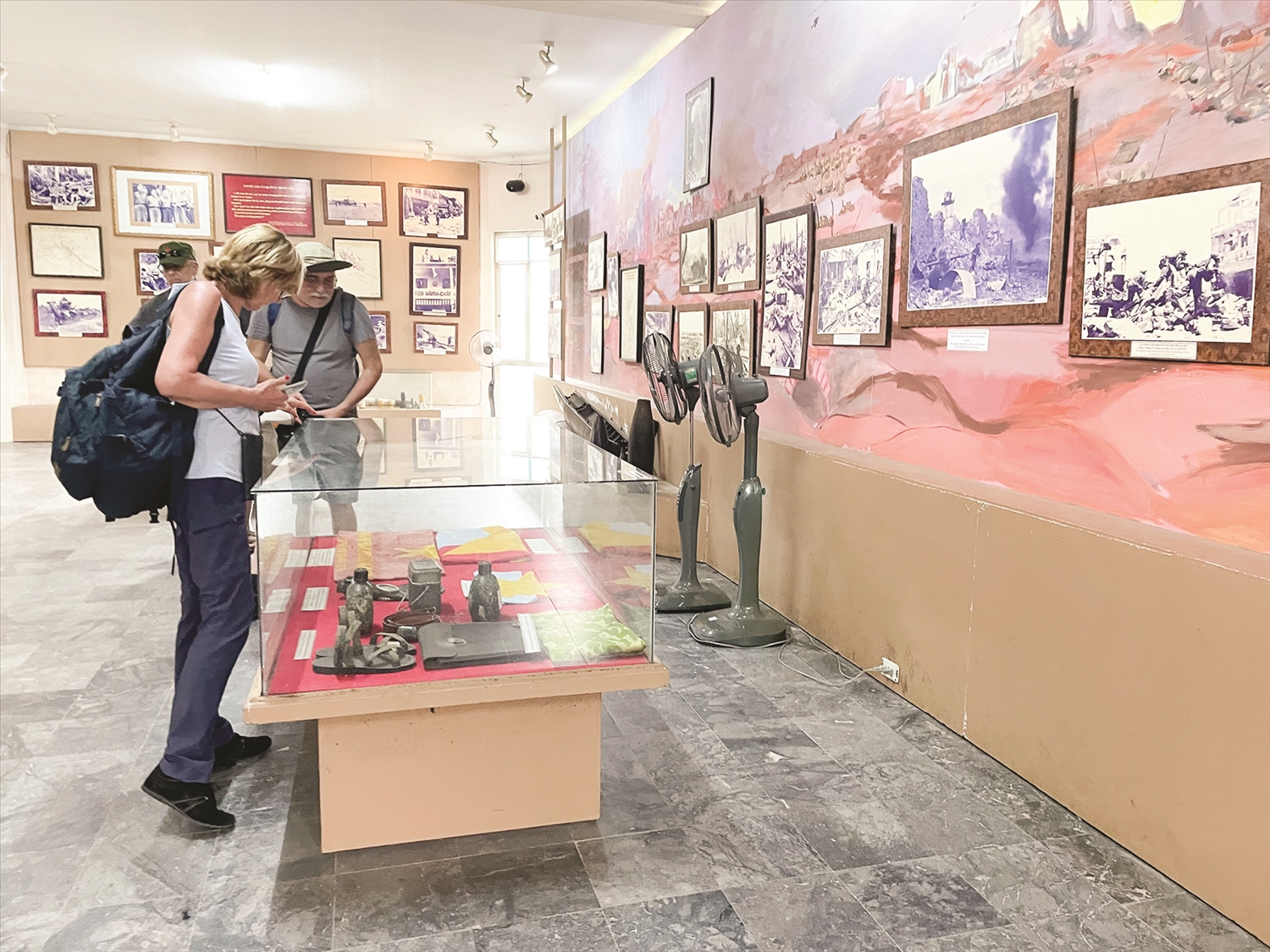 Du khách quốc tế tham quan Bảo tàng Thành cổ Quảng Trị (Ảnh tư liệu)
