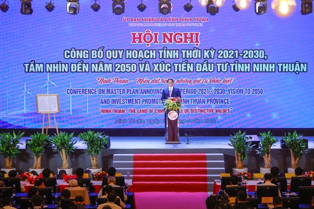 Thủ tướng yêu cầu Ninh Thuận cần chú trọng tập trung huy động và sử dụng hiệu quả mọi nguồn lực hợp pháp để thúc đẩy các động lực tăng trưởng truyền thống; tạo đột phá vào các động lực tăng trưởng mới