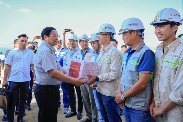 TIN THỜI SỰ Thủ tướng kiểm tra dự án giao thông trọng điểm tại Khánh Hòa, Phú Yên, Bình Định 3