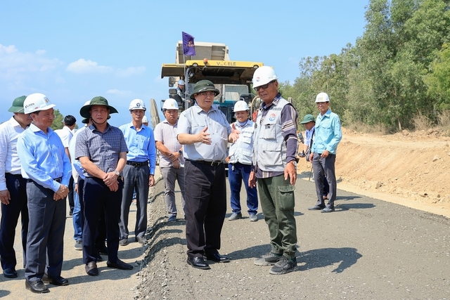 TIN THỜI SỰ Thủ tướng kiểm tra dự án giao thông trọng điểm tại Khánh Hòa, Phú Yên, Bình Định 1