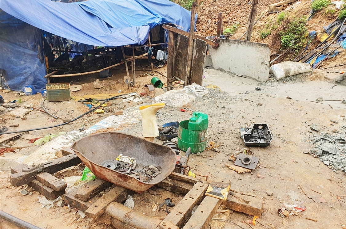 Tình trạng khai thác vàng trái phép ở các huyện miền núi Quảng Nam vẫn còn rất nóng