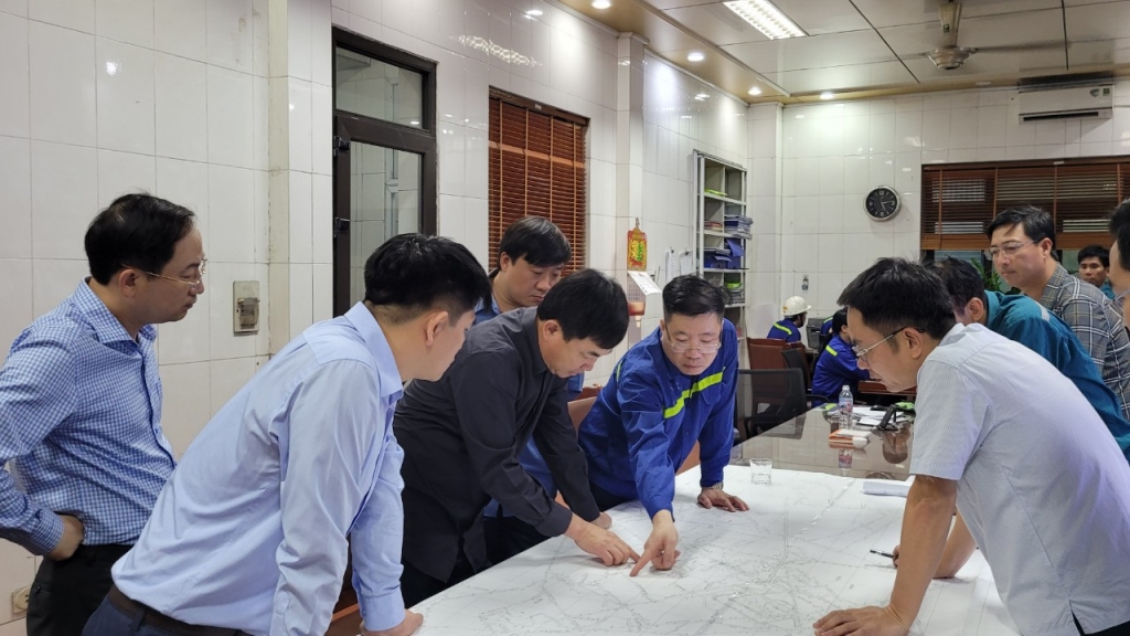 Lãnh đạo Tập đoàn Công nghiệp Than - Khoáng sản Việt Nam chỉ đạo công tác cứu hộ