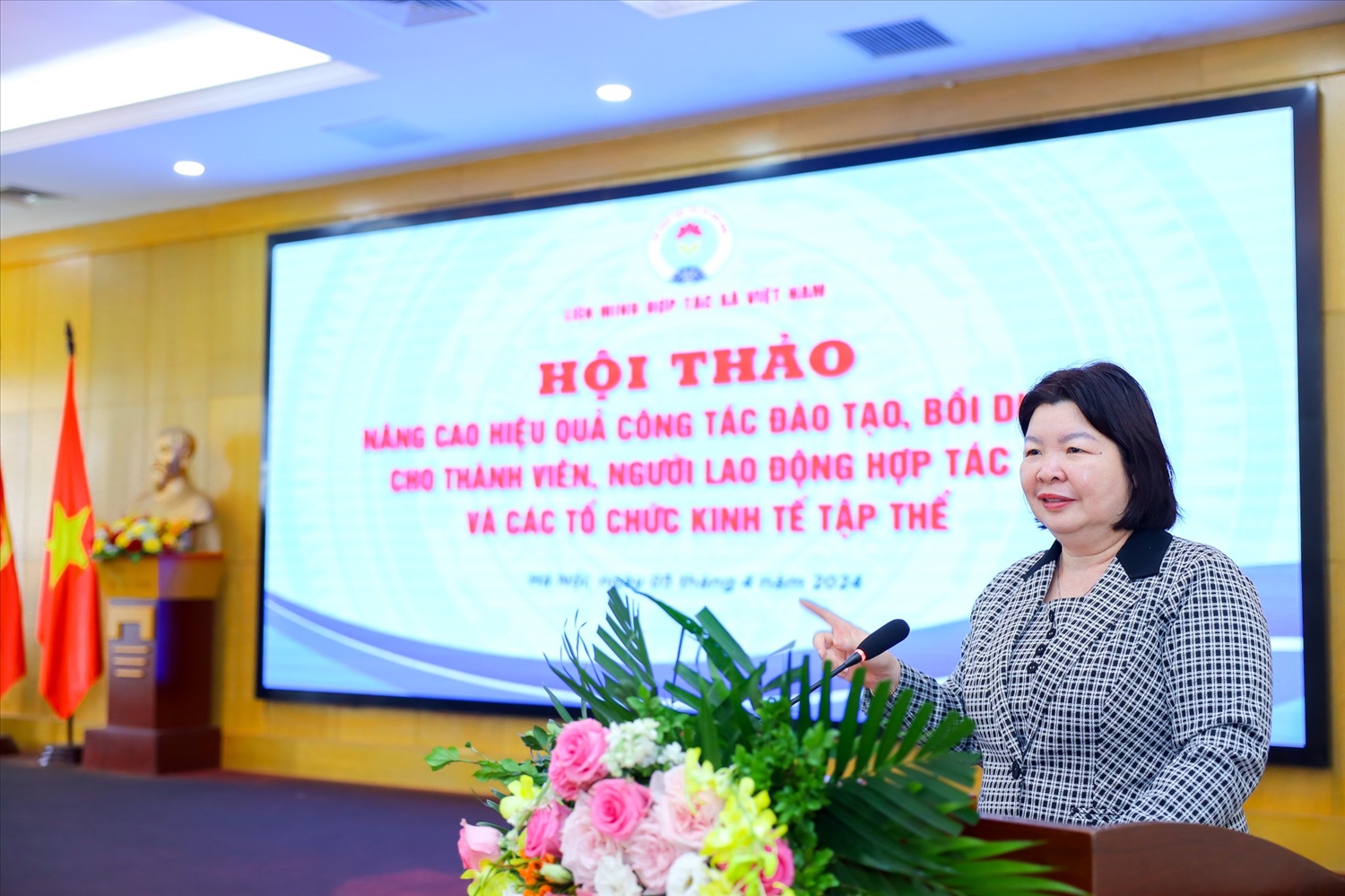 Chủ tịch LMHTX Việt Nam Cao Xuân Thu Vân phát biểu tại Hội thảo