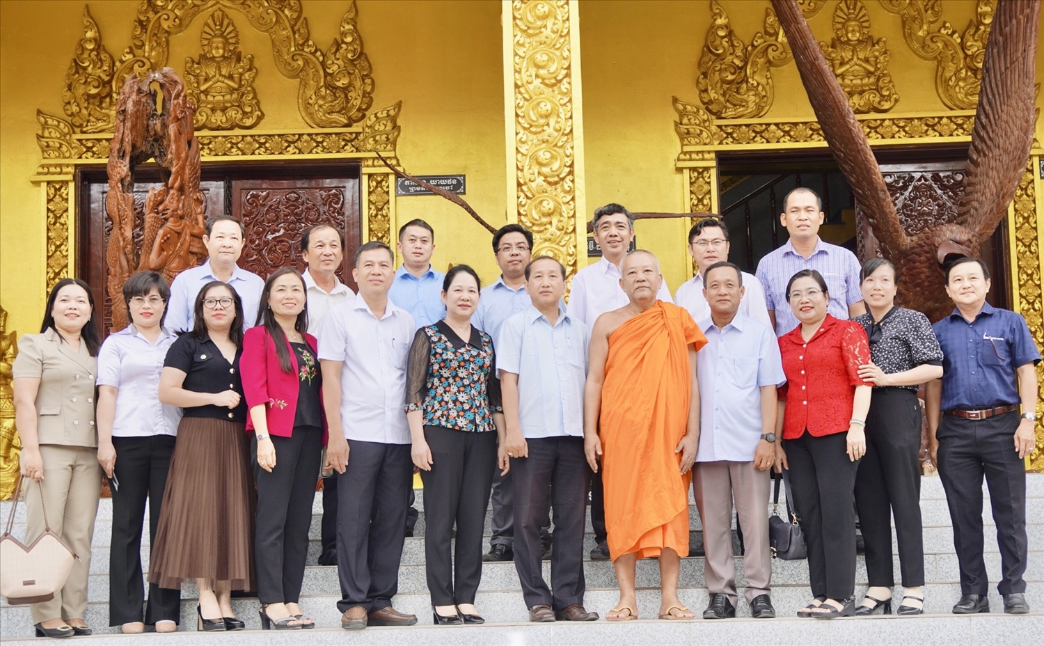 Thứ trưởng , Phó Chủ nhiệm Nông Thị Hà thăm, chúc tết Chôl Chnăm Thmây tại huyện Châu Thành (Sóc Trăng) 4