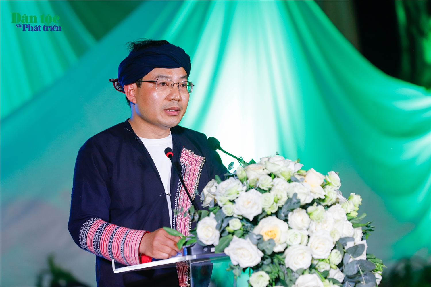 Phó Chủ tịch UBND thị xã Sa Pa Đỗ Văn Tân phát biểu tại lễ khai mạc chương trình “Ngày hội văn hóa, du lịch Sa Pa tại Hà Nội”