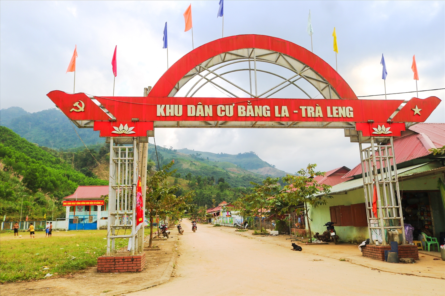 Khu dân cư Bằng La với 39 hộ dân Mnông tái định cư sau trận sạt lở năm 2020