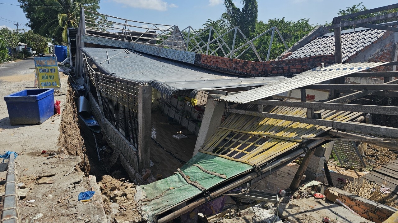 Nhiều nhà dân tại Kiên Giang bị sạt lở, sụt lún do hạn hán