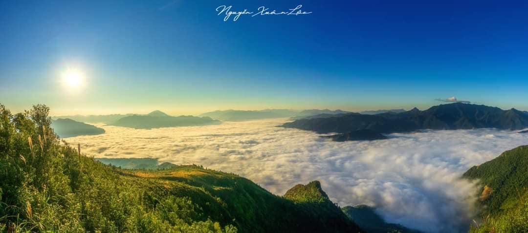 Biển mây trên đỉnh Pú Đao. Ảnh Nguyễn Xuân Lộc