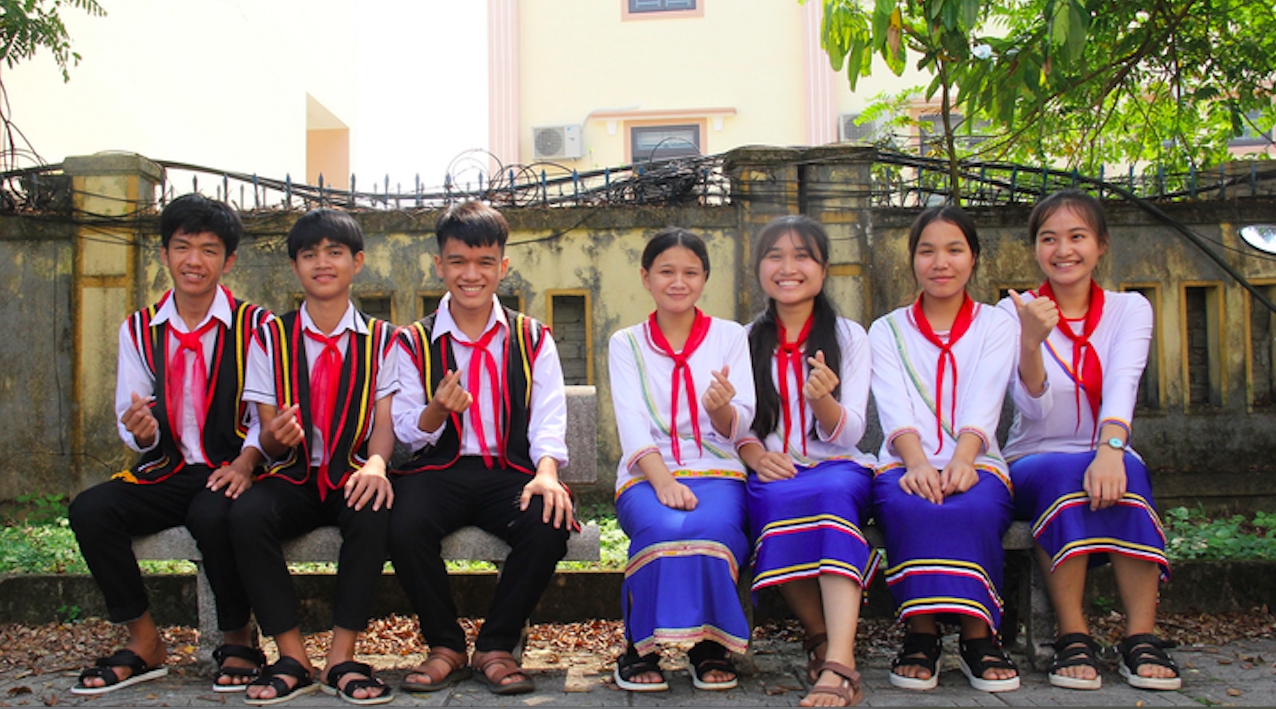 Bảy học sinh làm nên kỳ tích cho giáo dục miền Tây Trà Bồng