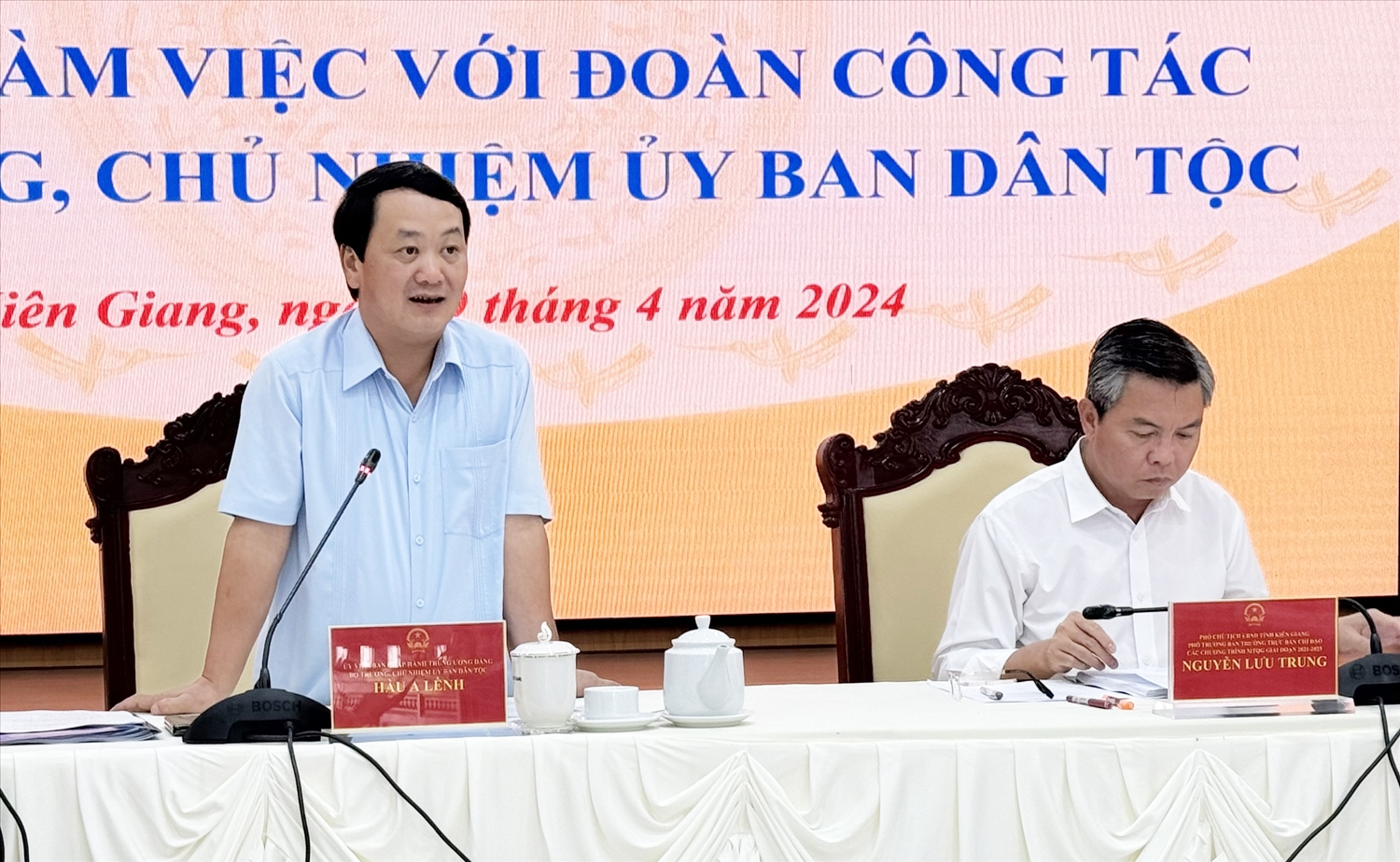 Bộ trưởng, Chủ nhiệm UBDT Hầu A Lềnh phát biểu tại buổi làm việc với lãnh đạo tỉnh Kiên Giang về kết quả thực hiện Chương trình MTQG 1719.