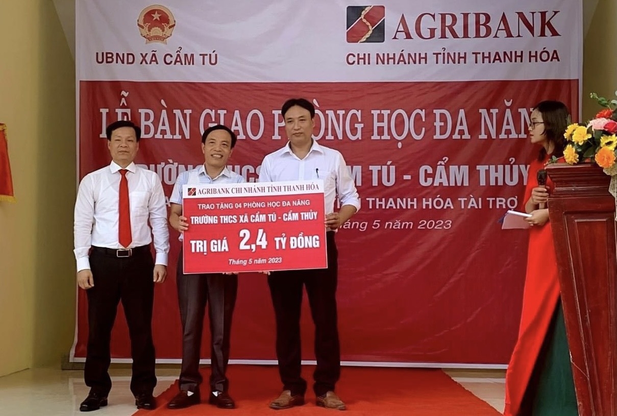 Riêng năm 2023, Agribank Chi nhánh tỉnh Thanh Hoá đã ủng hộ số tiền gần 2 tỷ đồng cho công tác từ thiện và an sinh xã hội