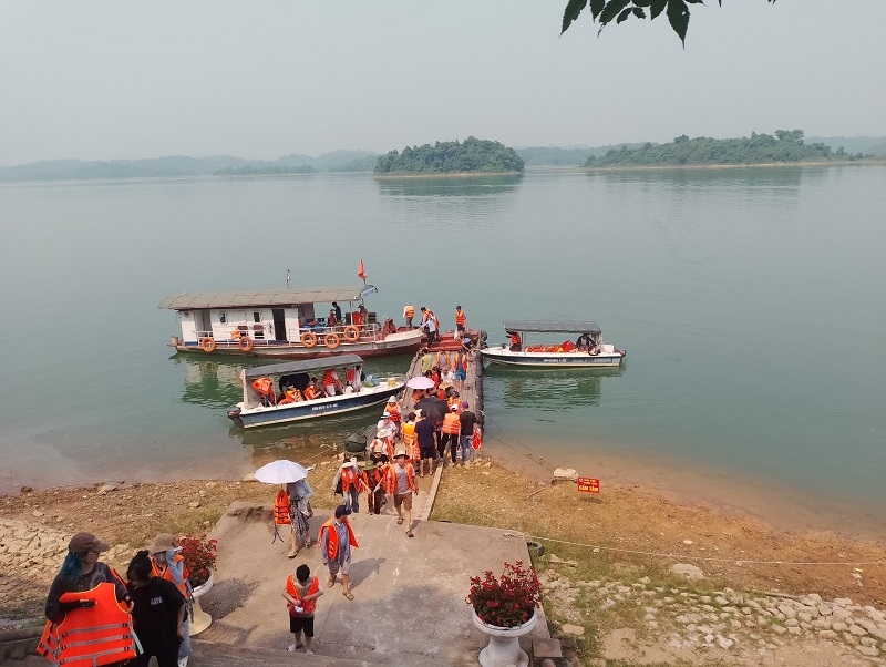 Vườn quốc gia Bến En (Như Thanh) tăng cường thêm tàu đưa đón, phục vụ khách du lịch trong kỳ nghỉ lễ