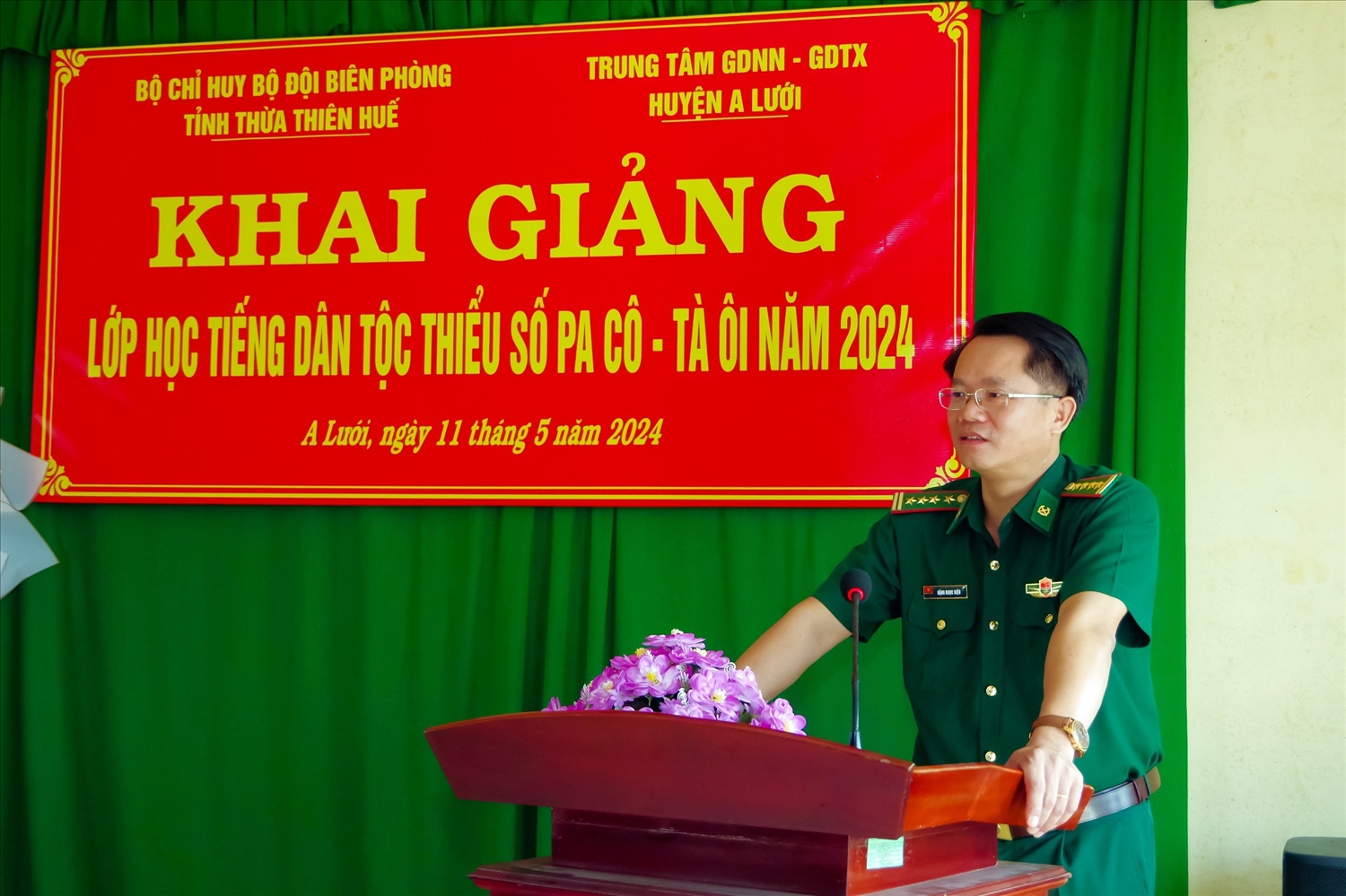 Đại tá Đặng Ngọc Hiệu, Phó Chính uỷ BĐBP tỉnh phát biểu chỉ đạo tại buổi khai giảng