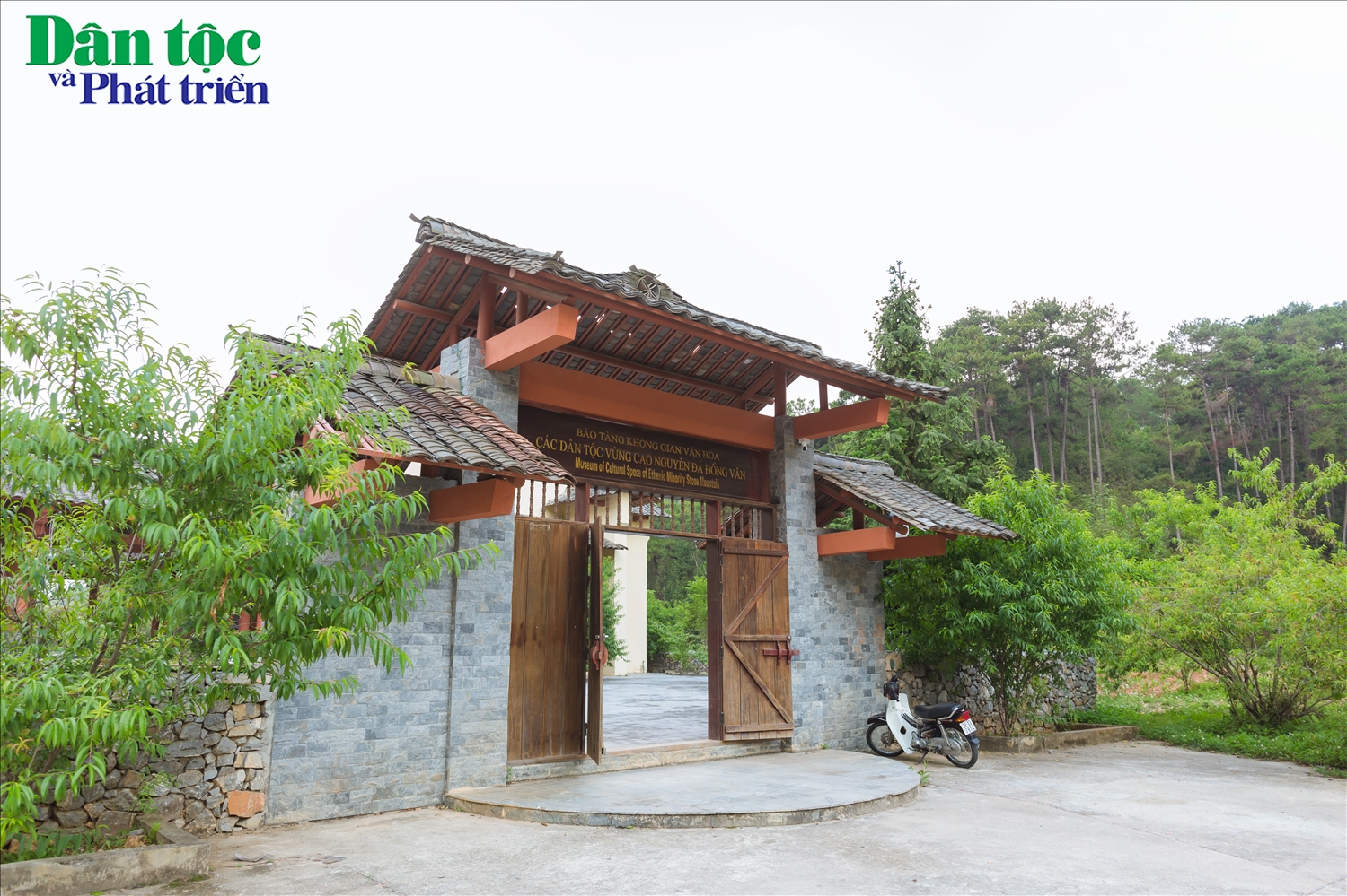 Bảo tàng không gian văn hóa các dân tộc vùng cao nguyên đá Đồng Văn có địa chỉ tại thị trấn Đồng Văn, huyện Đồng Văn, tỉnh Hà Giang.
