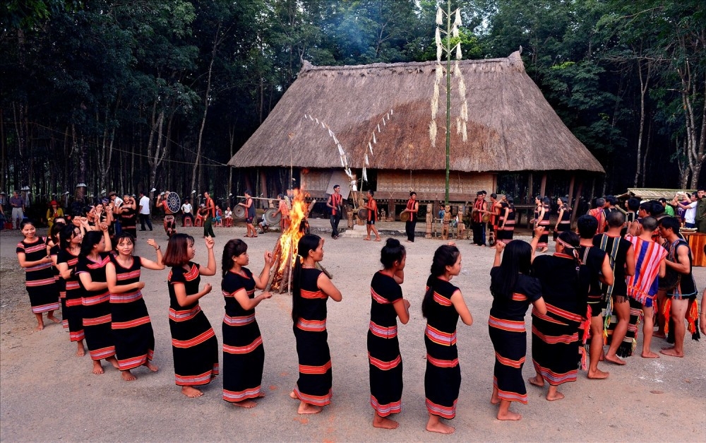  Xây dựng CLB sinh hoạt văn hóa dân gian tại các thôn vùng đồng bào dân tộc bảo tồn, phát huy các giá trị văn hóa truyền thống tốt đẹp của dân tộc