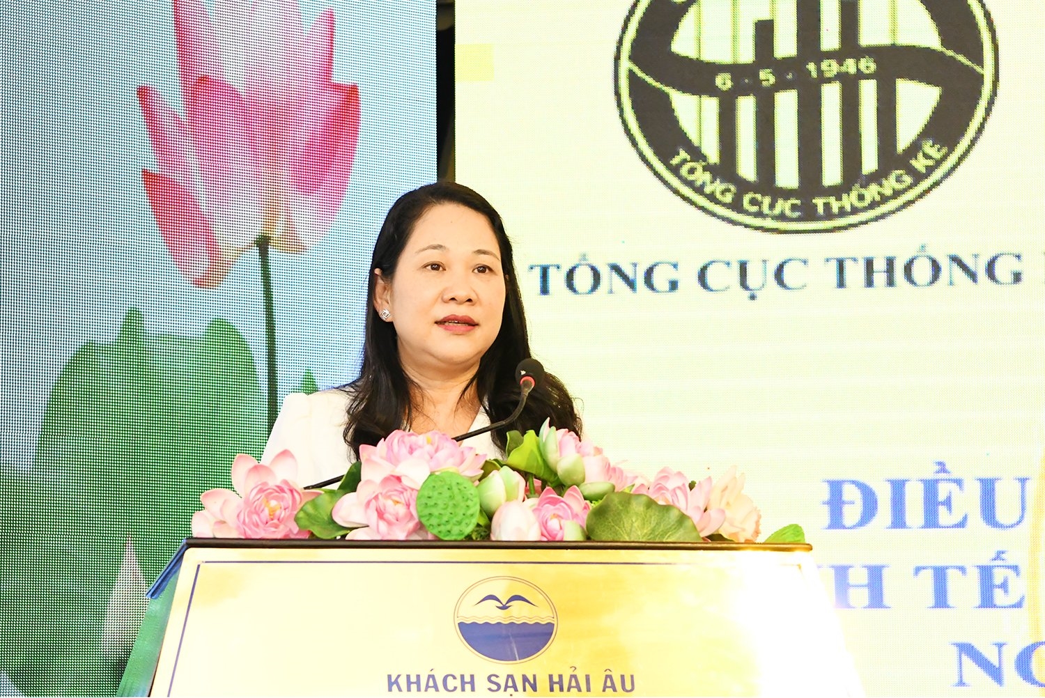 Thứ trưởng, Phó Chủ nhiệm UBDT Nông Thị Hà phát biểu tại Lễ khai mạc Hội nghị tập huấn