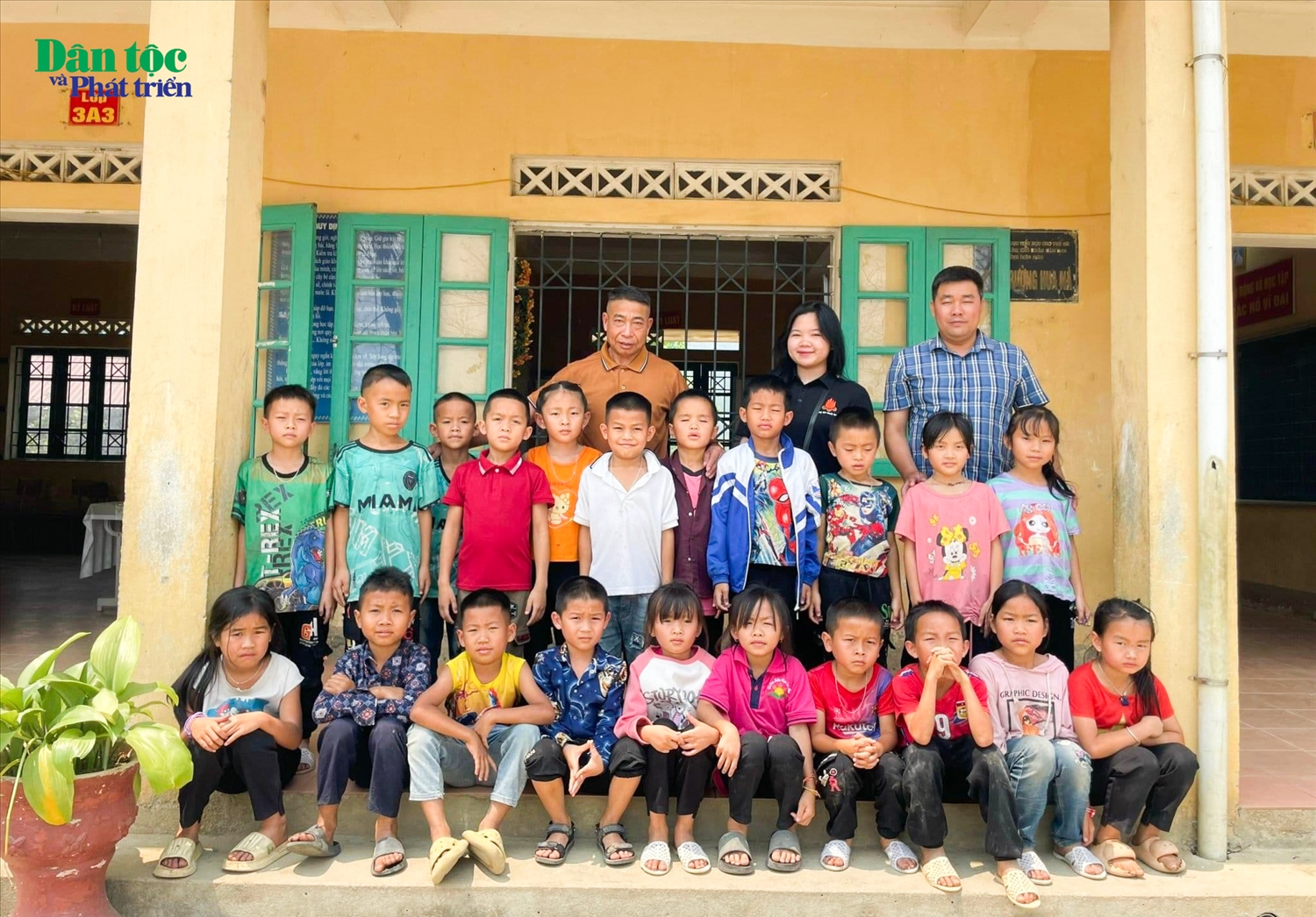 Nhân kỉ niệm 70 năm Chiến thắng Điện Biên Phủ, Quỳnh Anh đã có một hành trình thiện nguyện hướng tới các em nhỏ tại huyện Mường Lạn, tỉnh Điện Biên