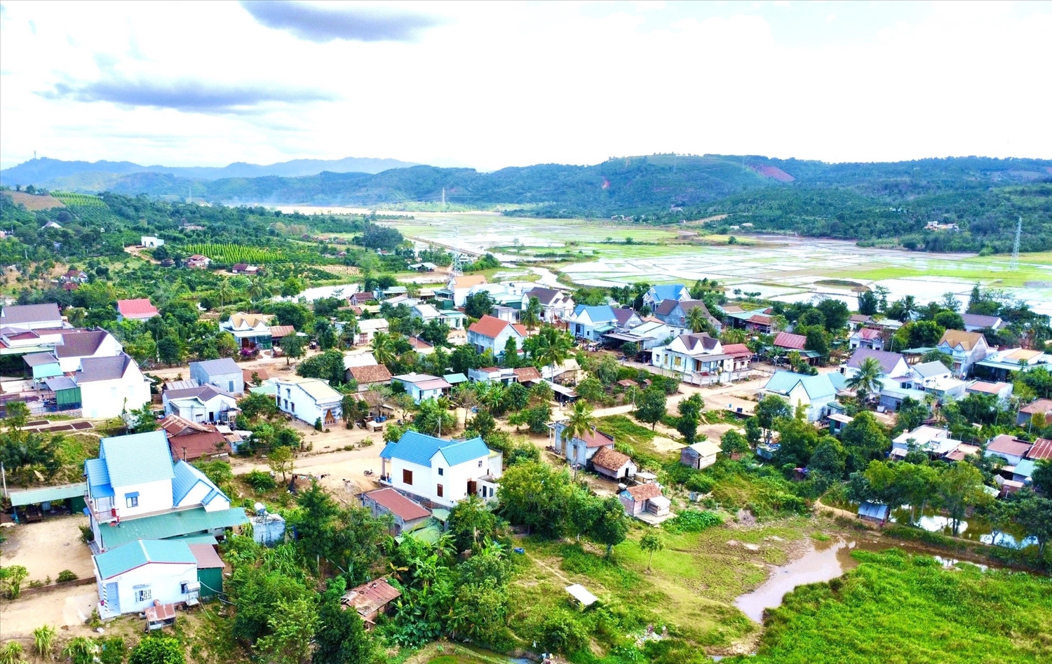 Một góc khu dân cư đồng bào M'nông ở bon Ol, xã Đắk D'rô, huyện Krông Nô.