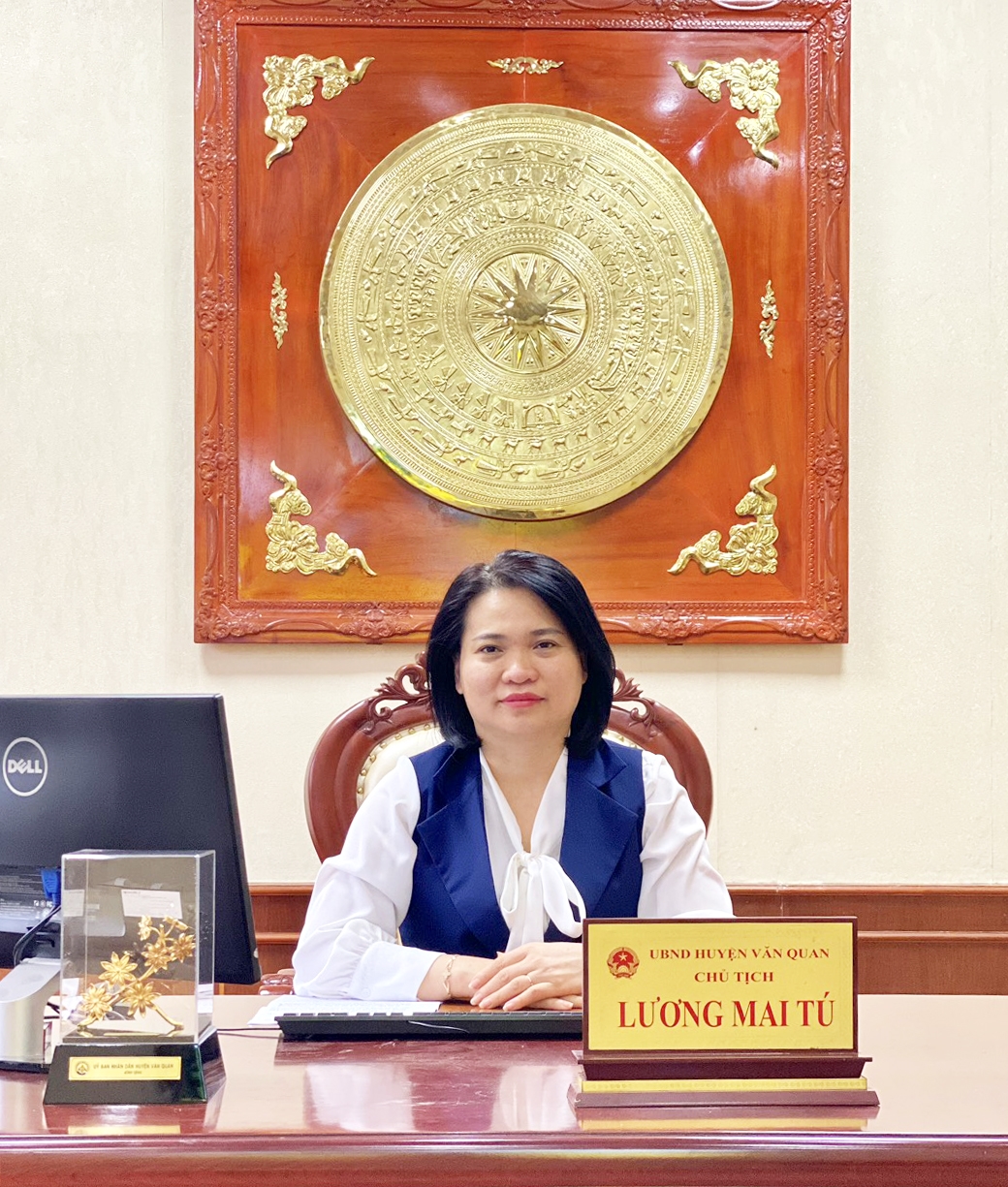 Bà Lương Mai Tú, Chủ tịch UBND huyện Văn Qua