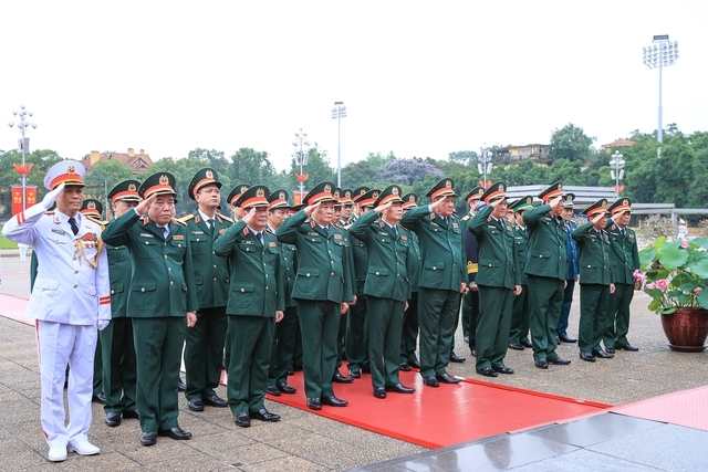 (Dẫn nguồn) Lãnh đạo Đảng, Nhà nước viếng Chủ tịch Hồ Chí Minh và các Anh hùng liệt sĩ 3