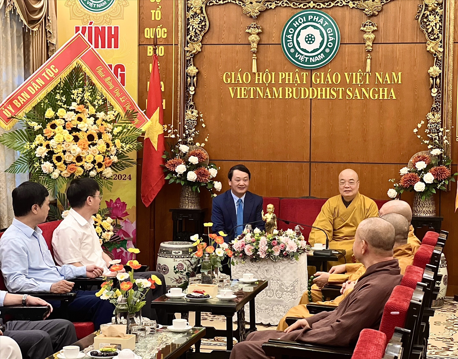TIN THỜI SỰ Bộ trưởng, Chủ nhiệm Hầu A Lềnh thăm và chúc mừng Giáo hội Phật giáo Việt Nam nhân Đại lễ Phật đản