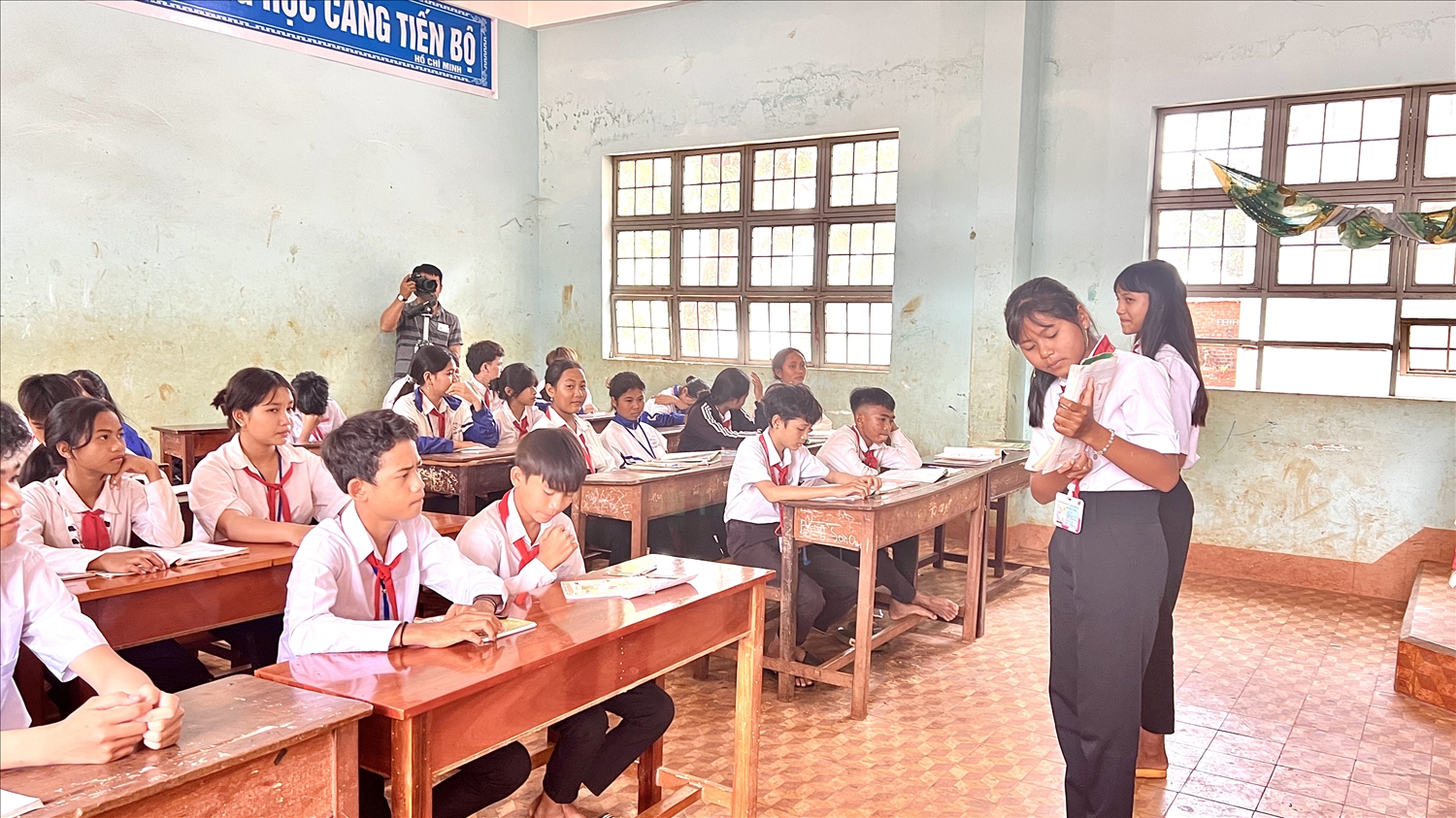 Một buổi sinh hoạt ngoại khóa của Câu lạc bộ “Thủ lĩnh của sự thay đổi” của Trường Trung học cơ sở Phan Bội Châu (xã Ia Hrú)
