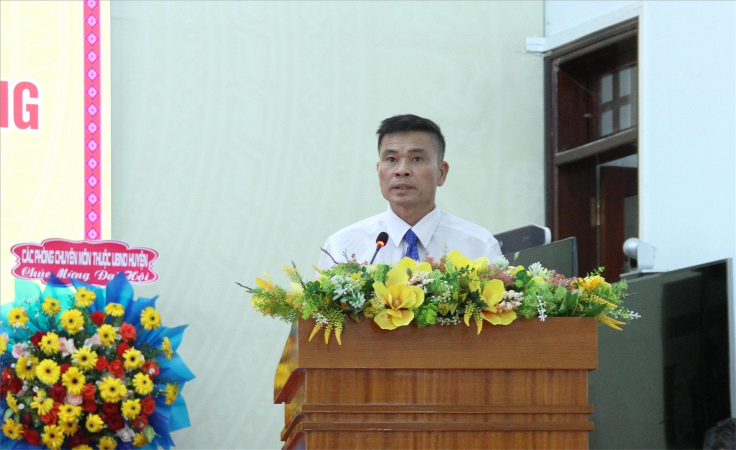 Bí thư Huyện ủy Krông Bông Đỗ Quốc Hương phát biểu tại đại hội