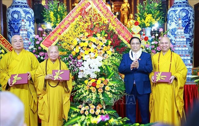 Thủ tướng Phạm Minh Chính chúc mừng các chư Tôn giáo phẩm Giáo hội Phật giáo Việt Nam nhân dịp Đại lễ Phật đản 2024.
