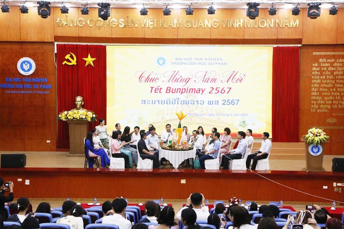 Trường Đại học Thái Nguyên (Thái Nguyên) tổ chức Tết Bunpimay trong không khí ấm áp, nghĩa tình