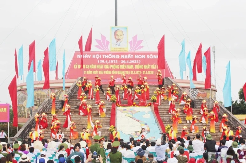 Hằng năm, tỉnh Quảng Trị tổ chức ngày hội “Thống nhất non sông” vào dịp 30/4 với khát vọng hòa bình bền vững