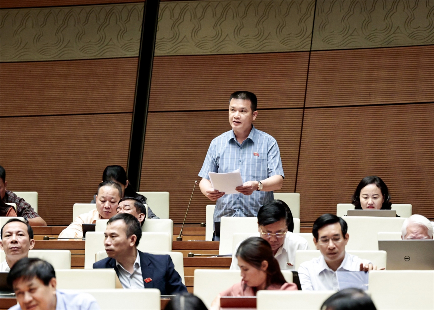 Đại biểu Hoàng Ngọc Định thảo luận tại phiên họp. Ảnh: Quốc hội