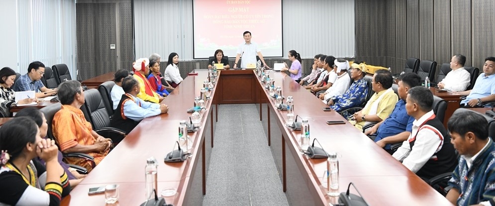 Bí thư Đảng ủy, Thứ trưởng, Phó Chủ nhiệm Ủy ban Dân tộc Nông Quốc Tuấn tiếp đón Đoàn đại biểu Người có uy tín tỉnh Ninh Thuận nhân dịp Đoàn ra thăm thủ đô Hà Nội (tháng 11/2023).