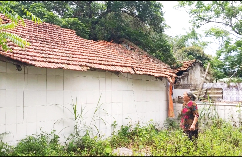 Căn nhà của Lê Thị Hải đã bị đổ một phần mái mà không được tu sửa