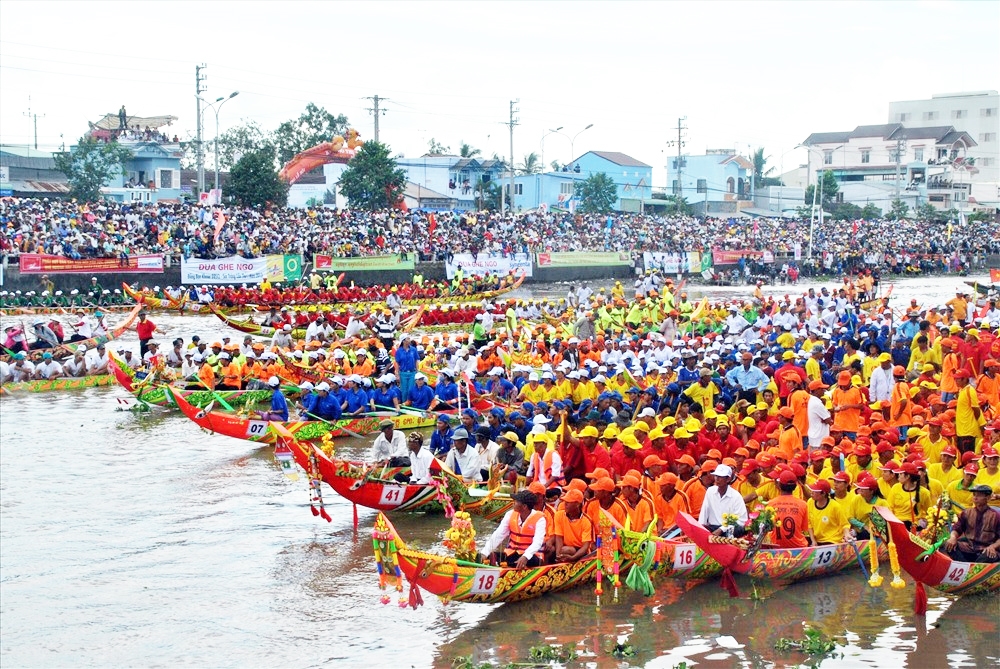 Sản phẩm du lịch văn hóa lễ hội sông nước mang bản sắc địa phương sẽ có sức hấp dẫn mạnh mẽ khách du lịch và công chúng
