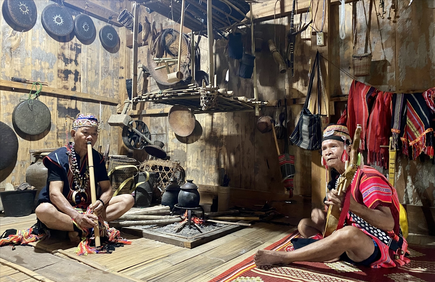 Những nghệ nhân dân tộc Gié Triêng ở làng Đăk Răng, xã Đăk Dục, huyện Ngọc Hồi luôn gìn giữ và truyền dạy văn hóa truyền thống cho thế hệ trẻ