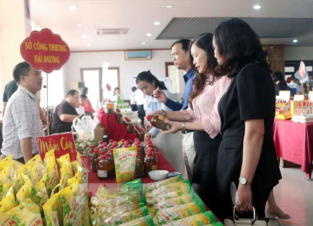 Gần 100 doanh nghiệp tham gia Hội chợ Hàng Việt Nam được người tiêu dùng yêu thích