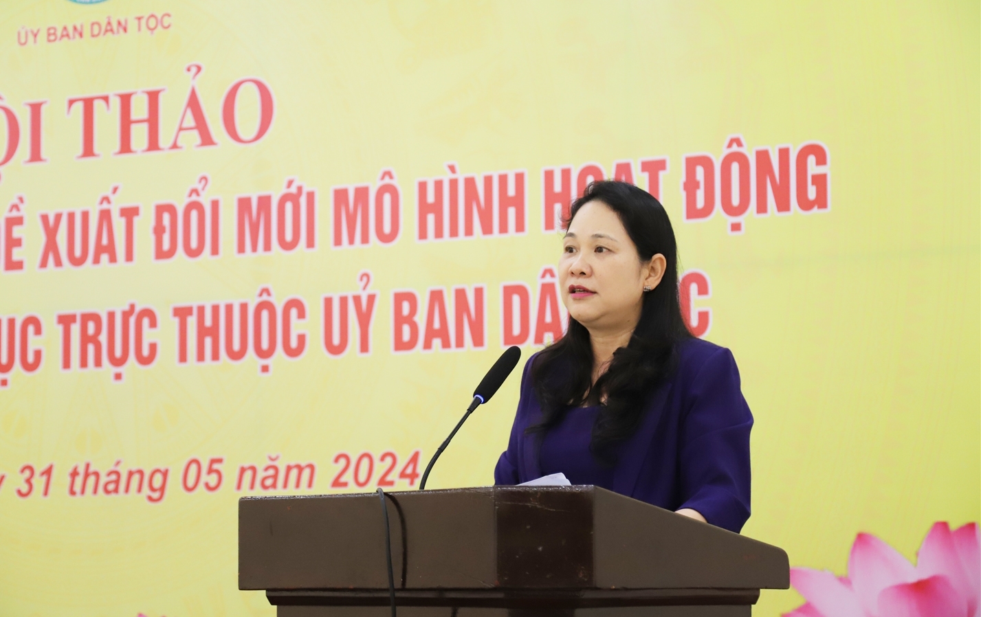 Thứ trưởng, Phó Chủ nhiệm Nông Thị Hà phát biểu tại Hội thảo
