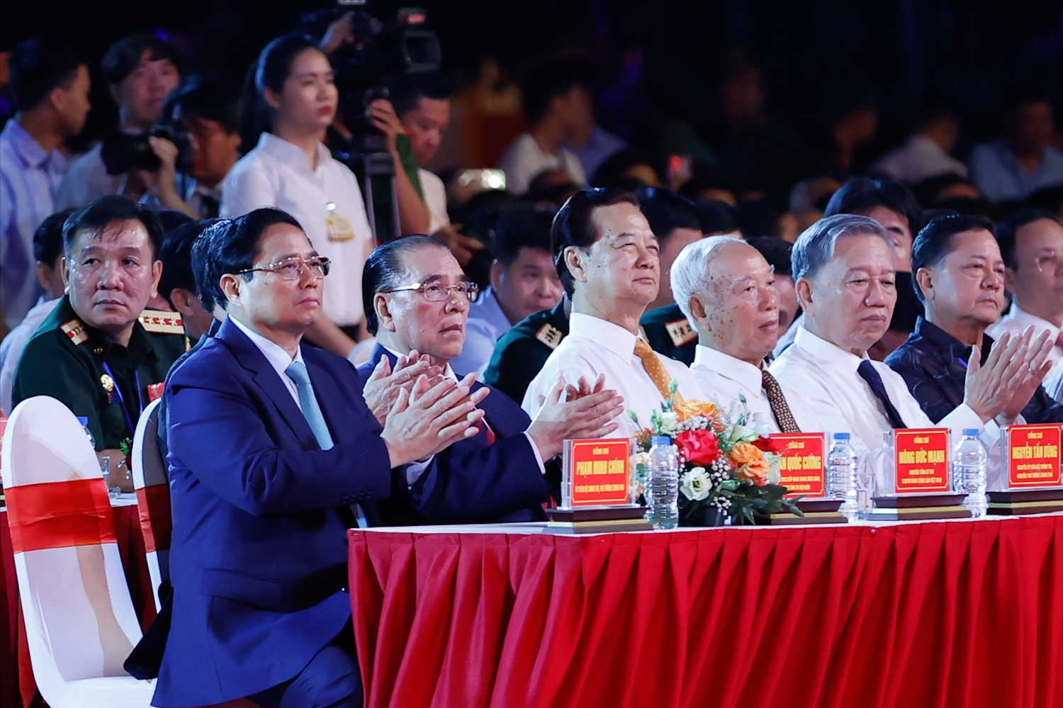 (Tin dẫn) Thủ tướng Phạm Minh Chính dự chương trình nghệ thuật đặc biệt "Điện Biên Phủ - Mốc vàng lịch sử"