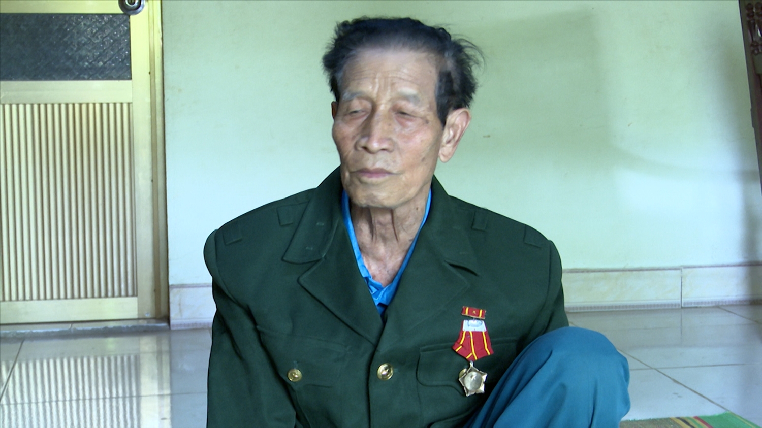 Ông Lường Văn Sinh ở bản Cọ là thanh niên trẻ nhất trong số 24 thanh niên của xã Tông Cọ tham gia chuyển lương thực trong chiến dịch Điện Biên Phủ