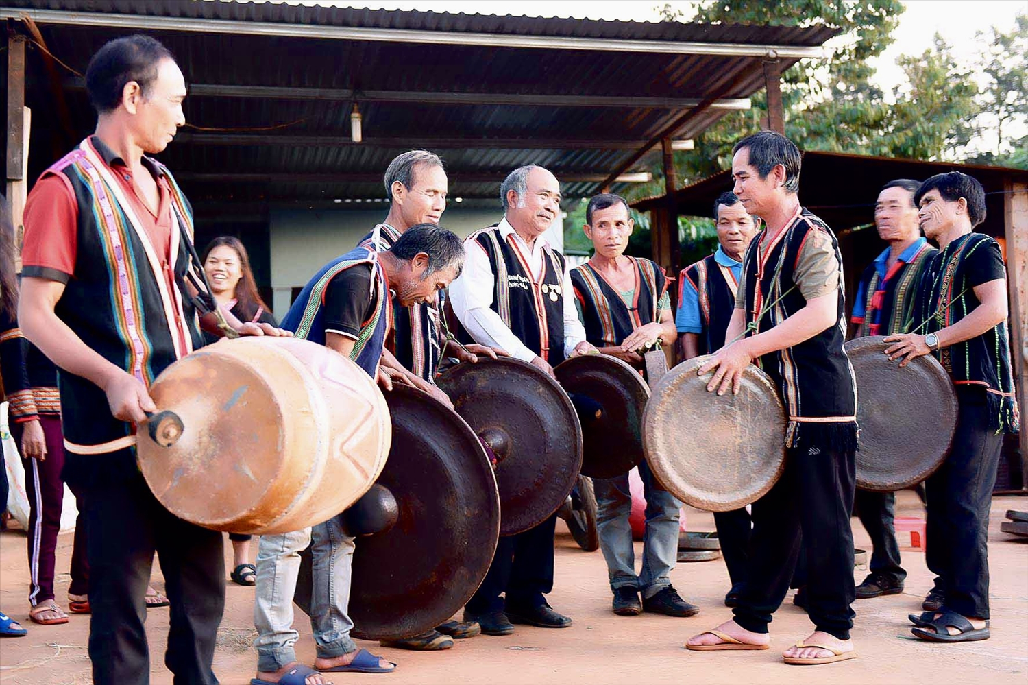 Tại Gia Lai, đội ngũ Người có uy tín trong đồng bào DTTS đã có nhiều đóng góp trong công tác truyền dạy, bảo tồn, phát huy giá trị văn hóa truyền thống