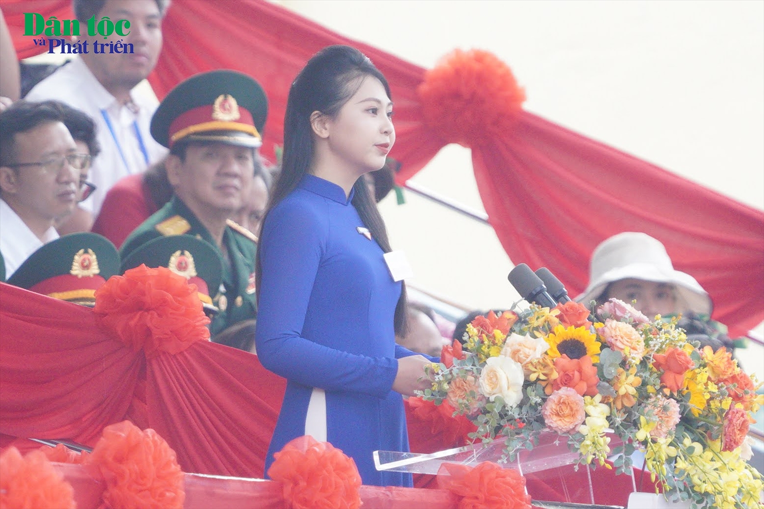Bạn Vũ Quỳnh Anh đại diện thế hệ trẻ phát biểu tại buổi lễ