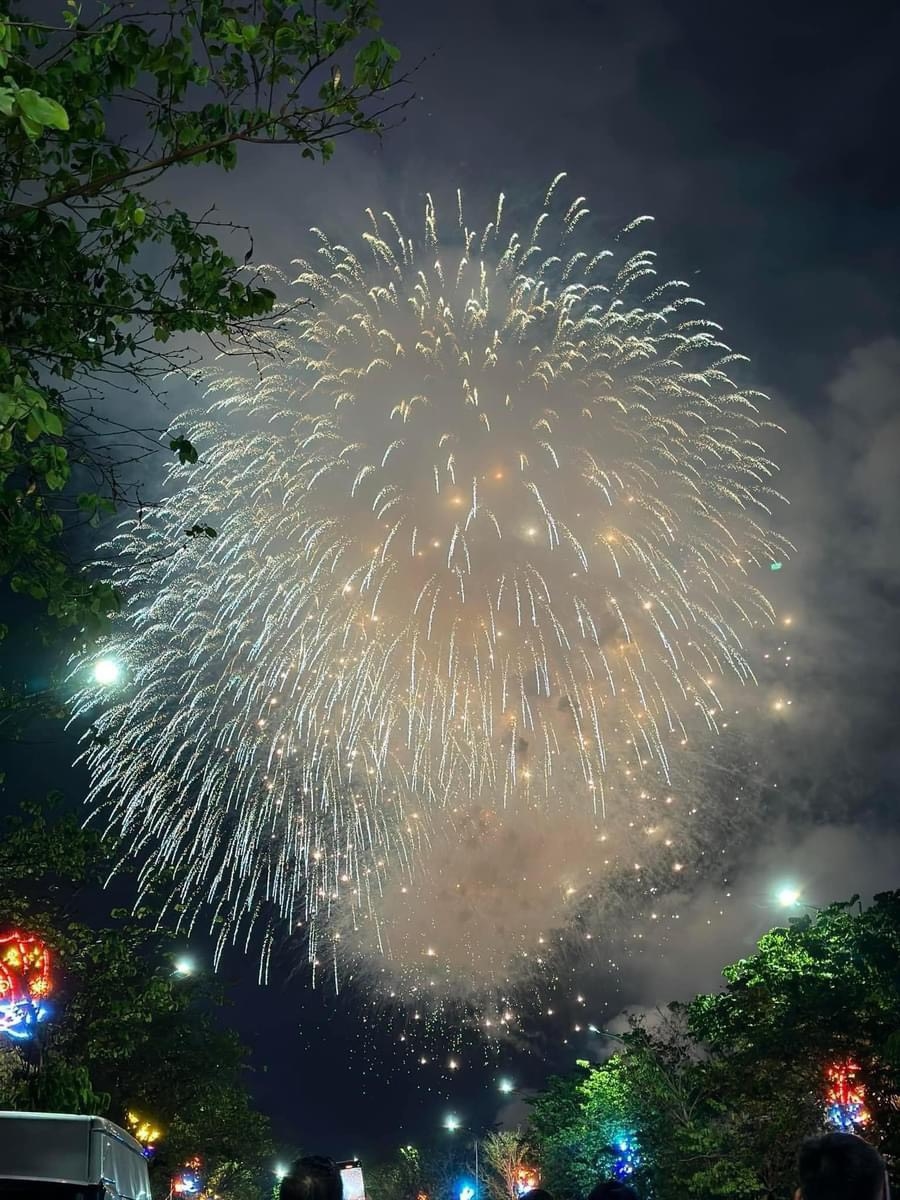 (ẢNH) Pháo hoa thắp sáng trời Điện Biên chào mừng 70 năm Chiến thắng Điện Biên Phủ 5