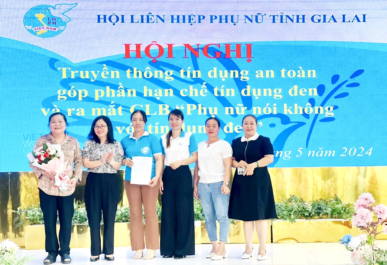 Ra mắt Câu lạc bộ “Phụ nữ nói không với tín dụng đen” xã Ia Sol, huyện Phú Thiện 