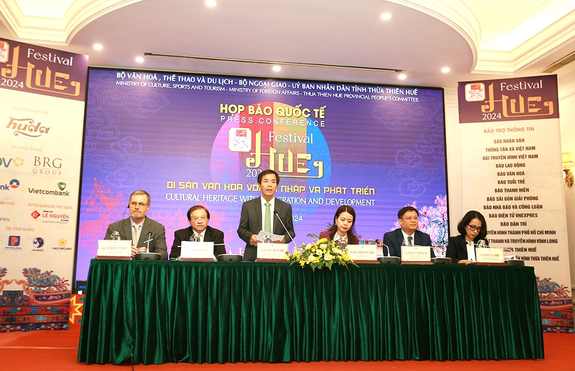 Ông Nguyễn Văn Phương - Chủ tịch UBND tỉnh Thừa Thiên Huế giới thiệu về Festival Huế 2024 và Tuần lễ Festival nghệ thuật quốc tế Huế 2024