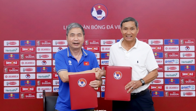 HLV Mai Đức Chung trở lại dẫn dắt đội tuyển nữ Việt Nam để chuẩn bị cho SEA Games 2025 (Ảnh IT)