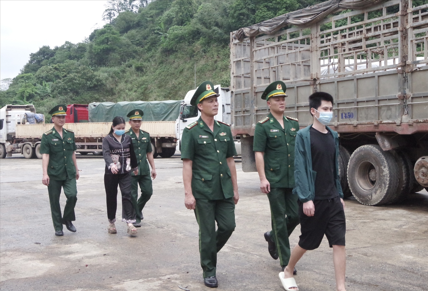 BĐBP Hà Tĩnh giải cứu thành công các nạn nhân về Việt Nam an toàn. Ảnh: Thế Mạnh