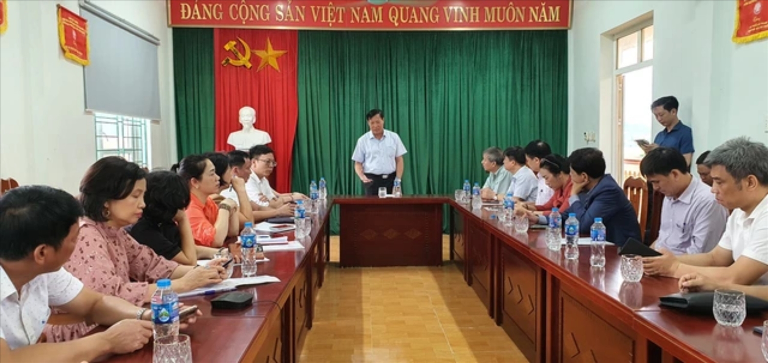Thứ trưởng Đỗ Xuân Tuyên thăm, kiểm tra công tác tổ chức Chiến dịch bổ sung vitamin A cho trẻ em tại Trạm Y tế xã Hợp Phong (Cao Phong, Hòa Bình) sáng 1/6