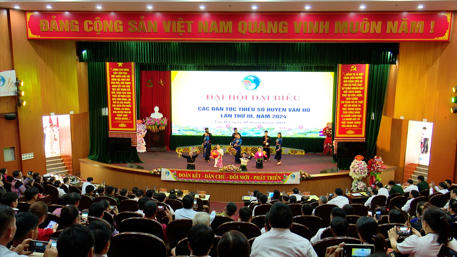 Đại hội Đại biểu các dân tộc thiểu số huyện Vân Hồ lần thứ III, năm 2024 có sự tham dự của 150 đại biểu đại diện cho hơn 66.000 đồng bào các dân tộc thiểu số trên địa bàn huyện
