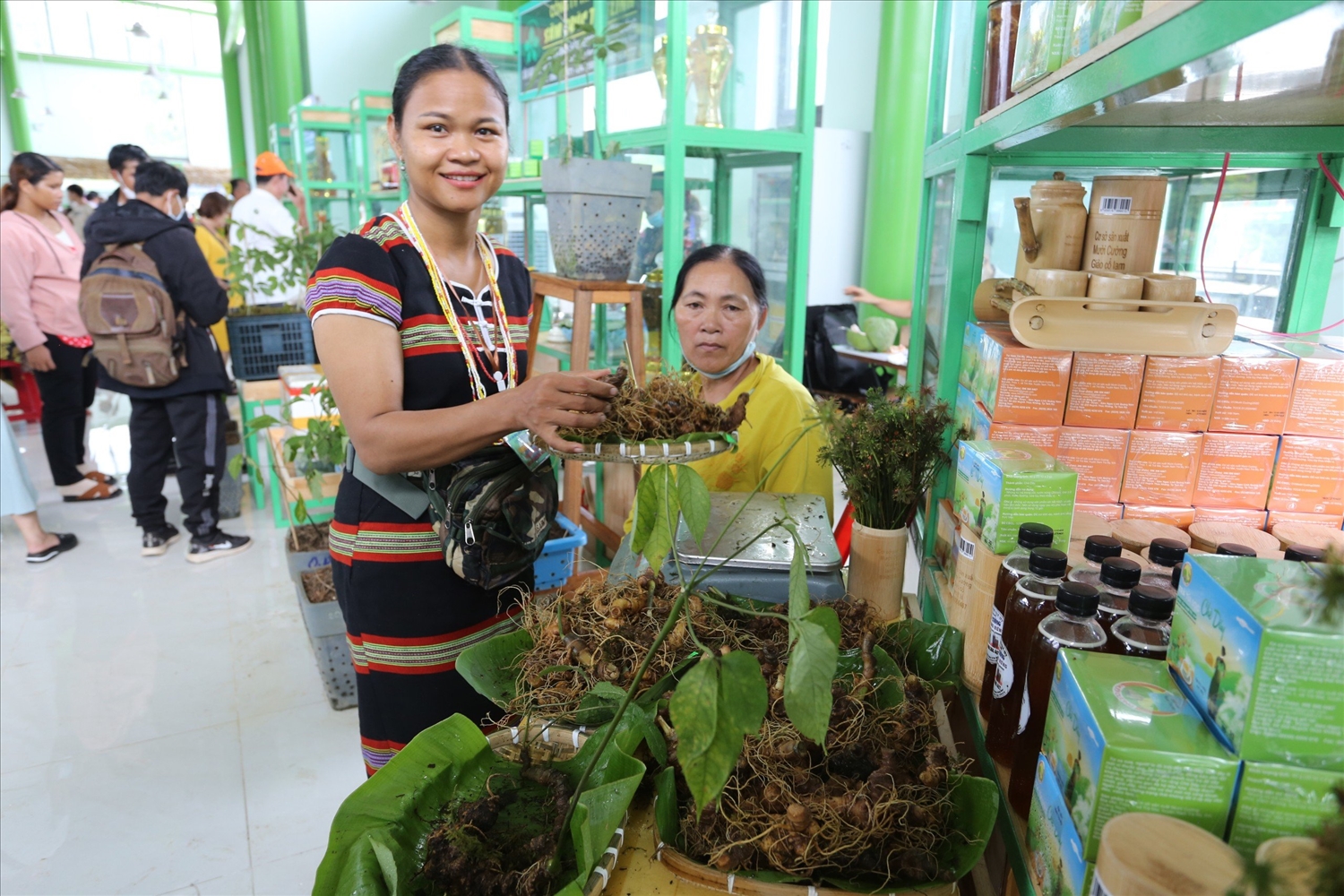 Chị Hồ Thị Mười khởi nghiệp thành công với những sản phẩm từ sâm Ngọc Linh