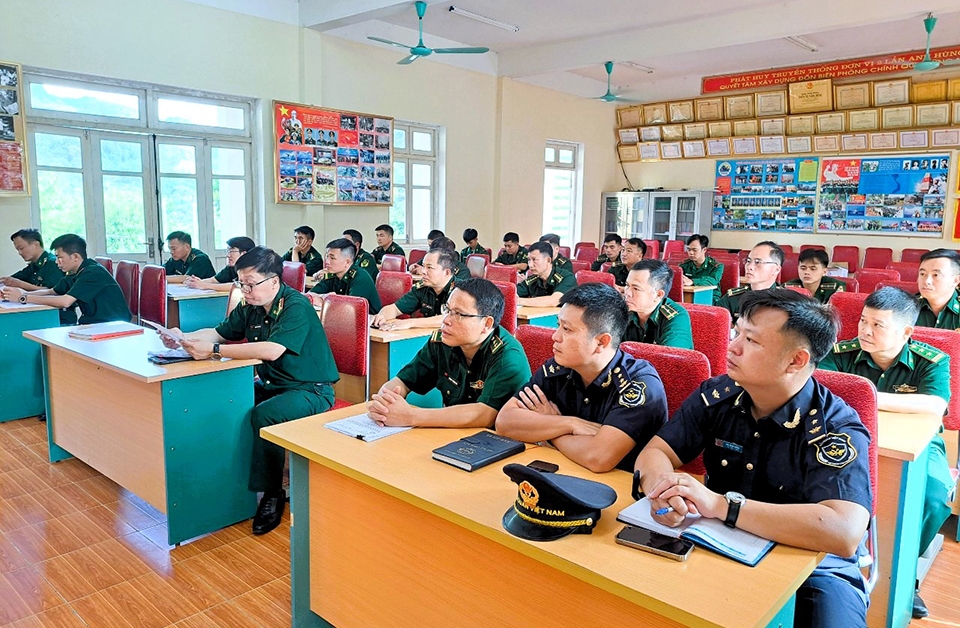 Các học viên dự Lễ khai giảng lớp học tiếng Lào cơ bản năm 2024 do Đồn Biên phòng Cửa khẩu Quốc tế Nậm Cắn, Bộ đội Biên phòng Nghệ An tổ chức